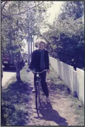  ?? CONTRIBUTE­D ?? Angela Lansbury as Jessica Fletcher riding a bike. Likely taken in Fort Bragg.