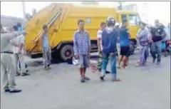  ?? PHOTO SUPPLIED ?? People gather around the scene of an accident in Sihanoukvi­lle yesterday that a Cintri truck was involved.