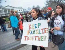  ?? SHAWN THEW, EUROPEAN PRESSPHOTO AGENCY ?? Immigrant activists march in front of the White House.