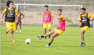  ?? CORTESÍA ?? Pedido. Los jugadores del Ídolo hacen fútbol en tres canchas, las que deben estar acordes al gusto del técnico Fabián Bustos.