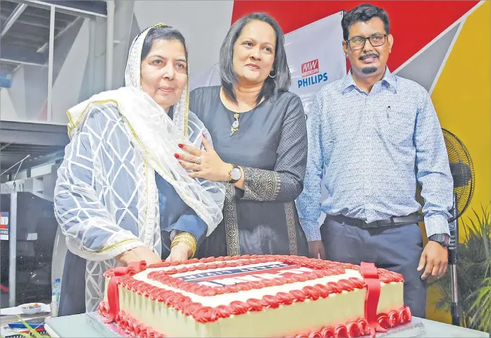  ?? Picture: REINAL CHAND ?? Al-Hamd Smart Living managing director Ashfaaq Khan (right) with Minister for Education, Heritage and Arts Rosy Akbar (middle) as mother Shamshad Begum cuts a cake at the opening of the Al-Hamd Smart Living warehouse and showroom in Namaka, Nadi.