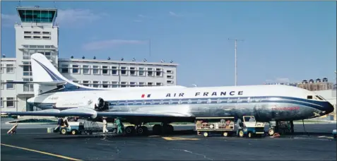  ??  ?? F-BHRF, sixième Caravelle de type I livrée à Air France vue début 1960 à Nice. Elle sera convertie en Caravelle III au mois d’octobre. Jean-Claude Giraud/Coll. JaCques Guillem