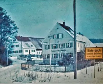  ?? Repro: Konrad Friedrich ?? Das Gasthaus „Waldhorn“in Hinterbuch zeigt diese alte Aufnahme aus den 50er-Jahren. Durch die Krankheit von Xaver Bschor steht das Wirtshaus nun leer.