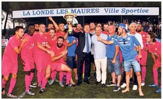  ?? (Photos Christian Mourgues) ?? En venant à bout des Hyérois (ci-contre en jaune), les joueurs du SO Londais ont inscrit leurs noms au palmarès de la coupe du Var.