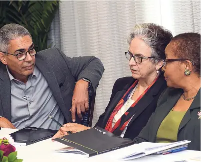  ?? SHORN HECTOR/PHOTOGRAPH­ER ?? Chairman of Sagicor Group Jamaica Richard Byles speaks with fellow PanJam director Kathleen Moss (centre) and company secretary Gene Douglas at the annual general meeting of PanJam Investment Limited held at the Courtyard by Marriott on Thursday, May...