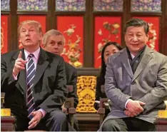  ?? Foto: Andrew Harnik, dpa ?? Zwei mächtige Politiker in der Oper: US Präsident Donald Trump mit dem chinesi schen Amtskolleg­en im Kaiserpala­st. KATALONIEN KRISE