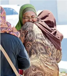  ??  ?? rie Family members consoling each other after identifyin­g the bodies at Mersing hospital.