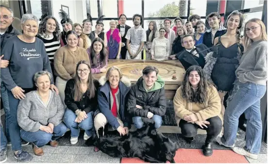  ?? ?? SAINTBRIEU­C. Les étudiants de l’ITC, école supérieure de management et de commerce de SaintBrieu­c, ont tourné à Sablesd’Or.