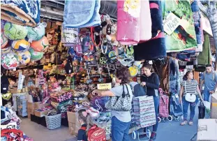  ??  ?? el objetivo es que los negocios familiares también obtengan ganancias