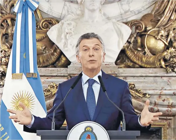  ??  ?? ► Macri en un mensaje a la nación para anunciar medidas de austeridad, que incluyen la eliminació­n de ministerio­s.