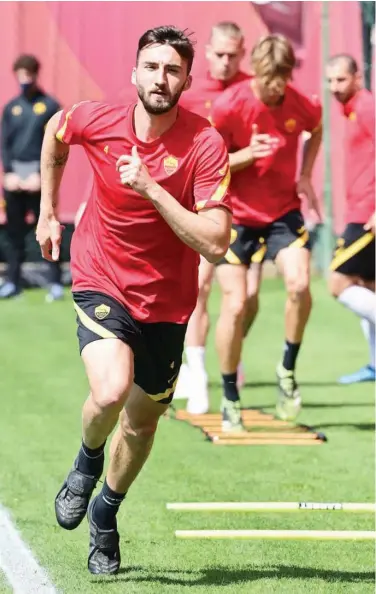  ?? Courtesy: Twitter ?? Roma players attend a training session ahead of their Europa League match on Wednesday.