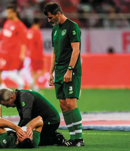  ?? SPORTFILE ?? Roy Keane looks on as Enda Stevens receives treatment having picked up a knock in the warm-up prior to the friendly internatio­nal against Poland in Wrocław this week