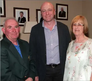  ??  ?? Tom Connon after winning the Captain’s prize of the late Tony O’Neill in Wexford with Paul Harrington, physical therapist, who sponsored the green jacket, and Bridget O’Neill.