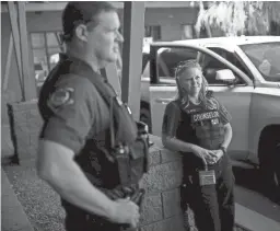  ?? THOMAS HAWTHORNE/THE REPUBLIC ?? Det. Troy Clevenger of Mesa Police Department’s Crisis Response Team and Jenenne Redd, a certified counselor with Crisis Preparatio­n and Recovery, debrief following a call on Sept. 19.