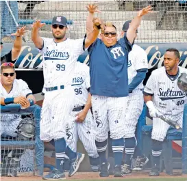  ??  ?? Los Sultanes celebraron dos triunfos, ambos en casa