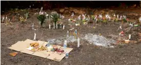  ?? —REUTERS ?? THANKING THE UNSEEN Thais make offerings near the Tham Luang cave complex in Chiang Rai, Thailand, on July 16.