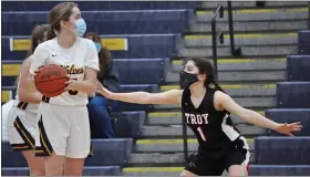  ?? DAN FENNER — FOR MEDIANEWS GROUP ?? Clarkston’s Madison Skorupski, left, looks to pass to one of her teammates as Troy’s Lauren Gumma guards her closely during the Wolves’ 66-49 season-opening win Tuesday.