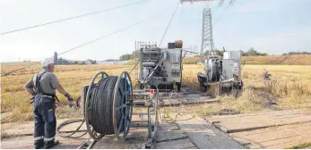  ?? FOTO: AMPRION ?? Austausch von Leiterseil­en: Im Oktober beginnen die Arbeiten an der Trasse Reutlingen- Herberting­en.