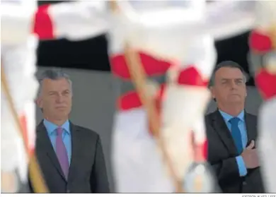  ?? JOEDSON ALVES / EFE ?? El presidente de Brasil, Jair Bolsonaro (d), recibió ayer en Brasilia a su homólogo argentino, Mauricio Macri.