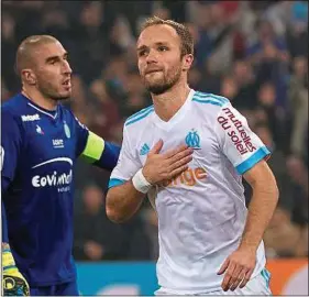  ??  ?? Au Vélodrome, Valère Germain a inscrit deux buts à Stéphane Ruffier.