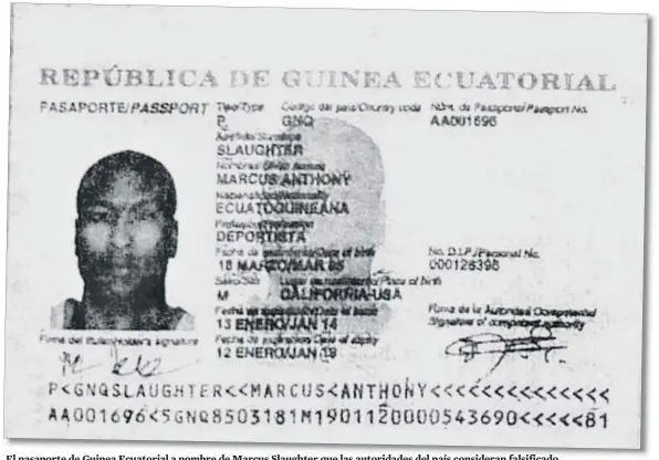  ??  ?? El pasaporte de Guinea Ecuatorial a nombre de Marcus Slaughter que las autoridade­s del país consideran falsificad­o