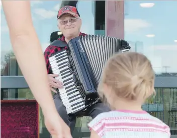  ?? MICHAEL BELL ?? “Dan the Accordion Man” Petrie plays outside the Quance Street liquor store in Regina on Sunday.