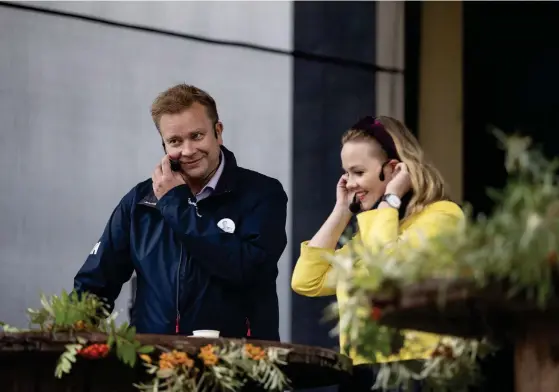  ?? FOTO: AKSELI MURAJA/LEHTIKUVA ?? Antti Kaikkonen och Katri Kulmuni tävlar om vem som ska bli Centerns ordförande. Den som segrar i dagens omröstning har en tuff uppgift framför sig om partiet ska återta förlorat inflytande.