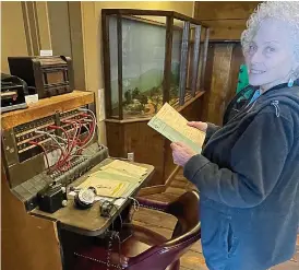  ?? (Photo by Neil Abeles) ?? Susan Smith Oaks of New Boston, Texas, is standing by something her grandparen­ts or their friends might have used — a PBX telephone station. Susan said this reminded her of “Ernestine,” the telephone operator on the Carol Burnett show.