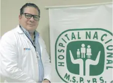  ??  ?? Luis Alberto Arestivo, jefe de la Unidad de Cirugía Bariátrica y Metabólica del Gran Hospital Nacional.