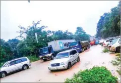  ?? MINISTRY OF WATER RESOURCES ?? Traffic backs up on a flooded stretch of National Road 4 in Preah Sihanouk province on Tuesday.