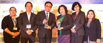  ??  ?? Aisah (third right) and Jiwari (third left) together with (from left) Florida, Augustine, Joanne and Alis at the 10th Annual Global CSR Awards 2018 held in Lombok, Indonesia.