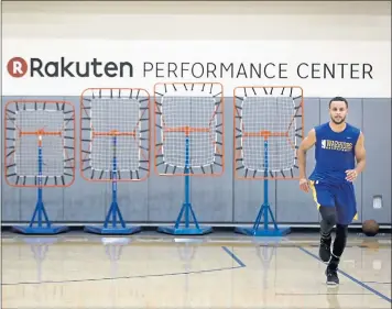  ?? RANDY VAZQUEZ — STAFF PHOTOGRAPH­ER ?? Stephen Curry gets in a workout at Warriors practice as he prepares to return to the team after missing six games.