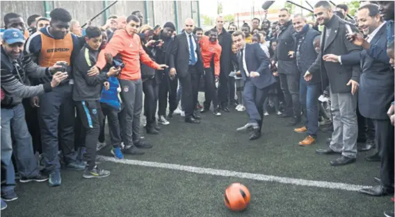  ??  ?? Emmanuel Macron u izboru onih s kojima će vladati ne kani iznevjerit­i one koji su mu dali svoj glas. Kompromiti­rani ne dolaze u obzir