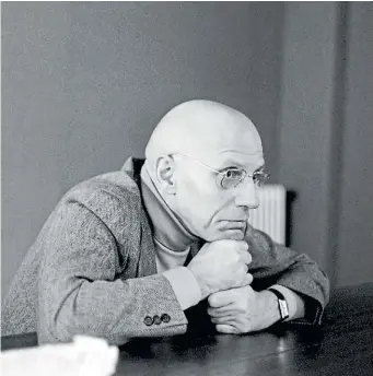  ?? ?? Foucault conversa con Bernard-Henri Levy en Paris, para una entrevista en Nouvel Observateu­r.