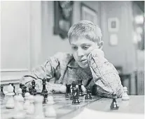  ?? GETTY ?? Abril de 1956, Bobby Fischer, con 13 años, durante un campeonato. En octubre derrotaría a D. Byrne en la partida del siglo