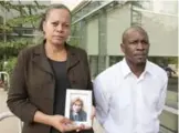  ?? BRYON JOHNSON/METROLAND ?? Alyson McKitty and Stanley Stewart with a photo of their daughter Taquisha. “We feel like we need answers. I don’t think there were enough tests done to be able to determine that she was already deceased. It was done too quickly,” McKitty says.