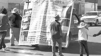  ??  ?? SE REPORTÓ otra manifestac­ión de aproximada­mente 100 personas, que obligó a la Policía Municipal a cerrar la lateral de Fray Diego de la Magdalena.