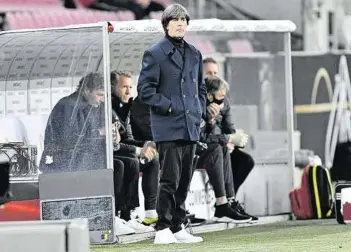  ?? AP ?? Deutschlan­ds Bundestrai­ner Joachim Löw wird kritisiert, aber er steht darüber