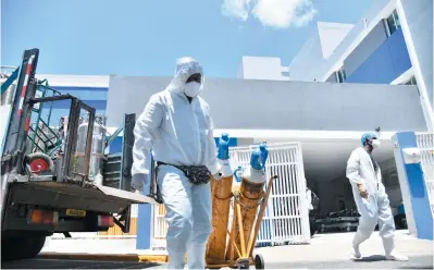  ?? ARCHIVO / LD ?? En Unidades de Cuidados Intensivos (UCI) hay 394 pacientes y 267 conectados a ventilador­es.