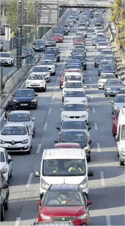  ?? Elisenda Pons ?? Congestión en la Ronda de Dalt de Barcelona.