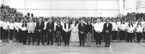  ?? /CORTESÍA GOBIERNO ?? Bienvenida a las alumnas que retornaron a las aulas