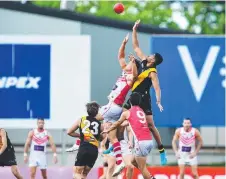  ?? Picture: JUSTIN KENNEDY ?? Waratah's Zach Westerberg (leaping, left) will play a crucial role for his team against the Tigers today