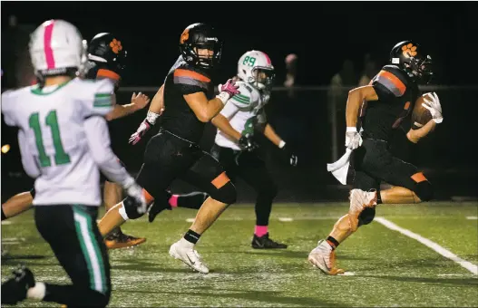  ?? Morgan Timms ?? Taos senior running back Jonathan Garcia sprints to the end zone while Brian Moraga guards his right flank Friday (Oct. 26) during Taos’ 50-0 victory over Pojoaque Valley at Anaya Stadium in Taos.