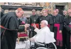  ?? FOTO: EPD ?? Papst Franziskus im Gespräch mit Kardinal Marx.