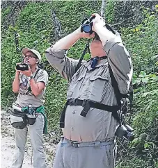  ?? FOTO: MARIELA TEJADA ?? TURISMO. Los miembros del Club de Observació­n de Aves de Copán en la actividad.