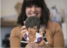  ?? J.P. MOCZULSKI FOR THE TORONTO STAR ?? Rebecca Levitan creates very realistic edible cookie portraits for her business Eatmysweet­face. One of her favourite creations is Prince.