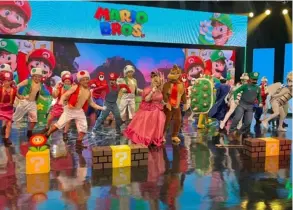  ?? ?? La fantasía tiene lugar en La matraca. En el primer episodio de esta cuarta temporada el musical fue de Mario Bros. CoRTeSÍA