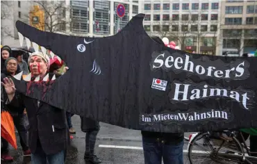  ?? Foto: Björn Kietzmann ?? Die Demonstran­ten forderten am Samstag einen Kurswechse­l bei der Mietenpoli­tik der Bundesregi­erung.