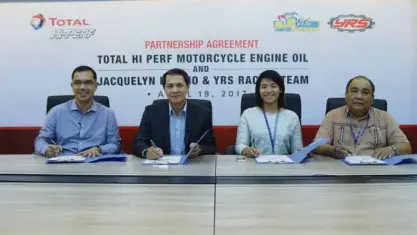  ??  ?? Total in the Philippine­s now has a new and young motorcycle phenom to nurture: Jacquelyn “Jacq” Buncio, who recently became Total Hi Perf Brand Ambassador. With her are (from left) Total VP for Lubricants and Specialtie­s Raymond Decena; Total president...