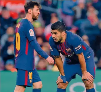  ?? EPA ?? La delusione di Luis Suarez, 31 anni, e Leo Messi, 30, dopo il secondo pari di fila del Barça in Liga